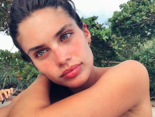 magic-gap:  jocarmen:Sara Sampaio sun kissed  porn pictures