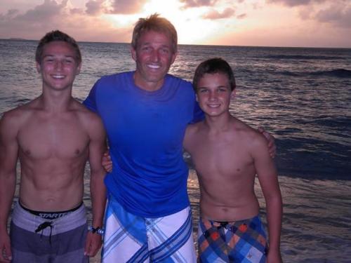 jockggblog:  dadsongayfantasy:   nothing more beautiful than a Dad ‘s love for his son!