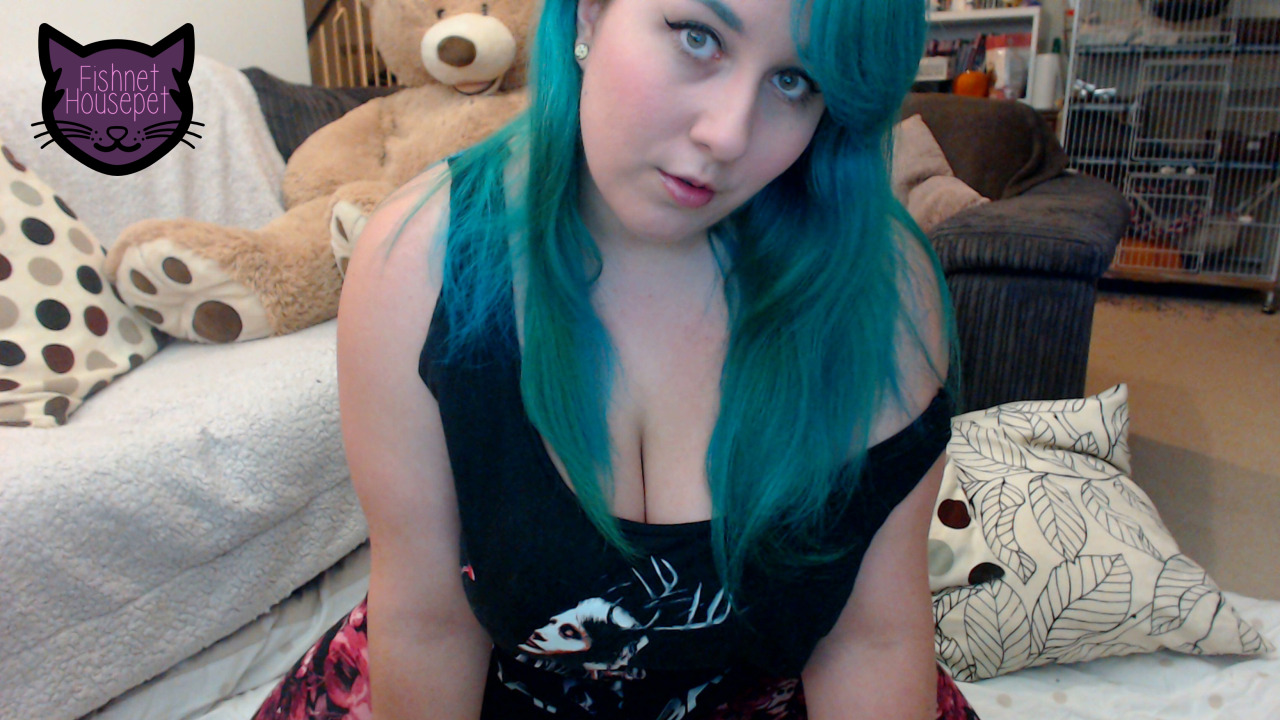 fishnethousepet:  Pre-cam-still-wearing-civ-clothes photos. Hannibal’s trying to
