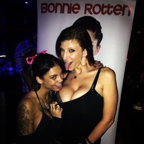 Porn photo sarajayxxx:  Got to see my girl Bonnie Rotten