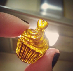 gurpycorp:  dab cupcake 