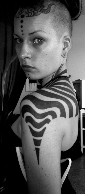 fuckyeahblackwork:  My shoulder Carlos from adult photos