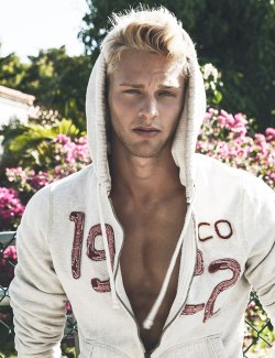 boyzoo:  Clark Bockelman by Leo Corredor