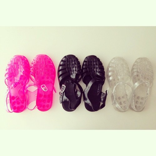 mermaid-tails: therealestshitieverwrote: JELLIES JELLIES JELLIES @areyoujealy I like those pink ones