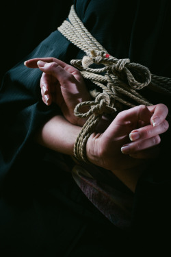 bondsandsubmission:  Ropes and pic by us : http://bondsandsubmission.tumblr.com 