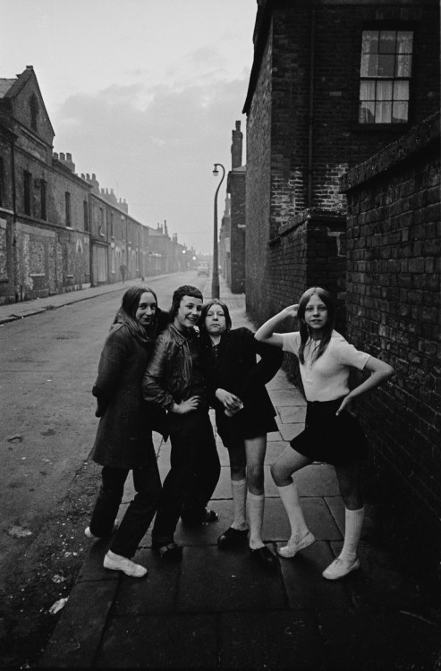 Nick Hedges, Teenage Girls at Dusk, Salford, 1969
