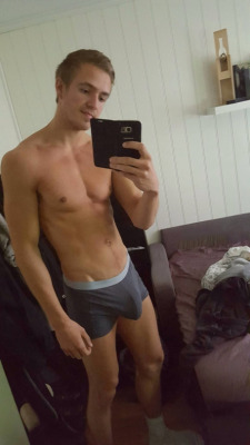 supersexymenwithbigcocks:  Bulge 