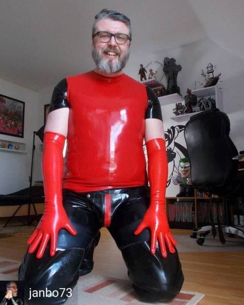 Credit to @janbo73 : #latex #rubber #rubberman #latexsuit #catsuit #gay #gayfetish #instagay #gaydud