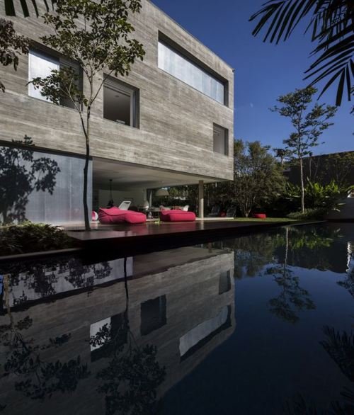 CASA CUBO by Studio MK27
Photo: FG+SG/ Fernando Guerra