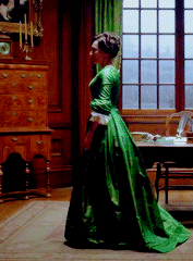lady-arryn: costume appreciation:Miranda Barlow’s green dress from Black Sails(costumes by Tim Aslam