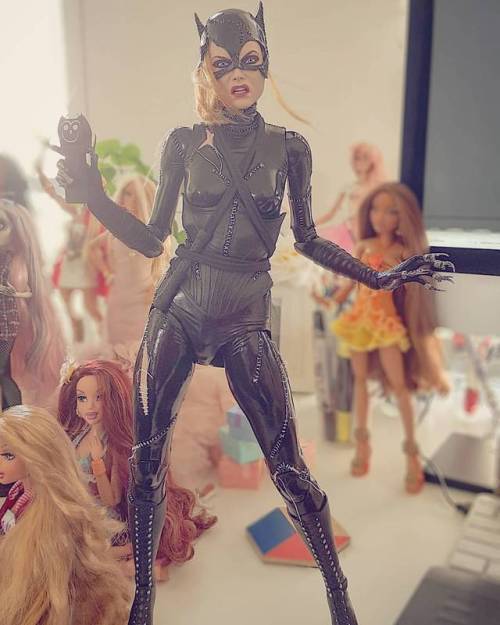 OMG, she is amazing!!! …and huge! #catwoman #selinakyle #batmanreturns #michellepfeiffer #nec