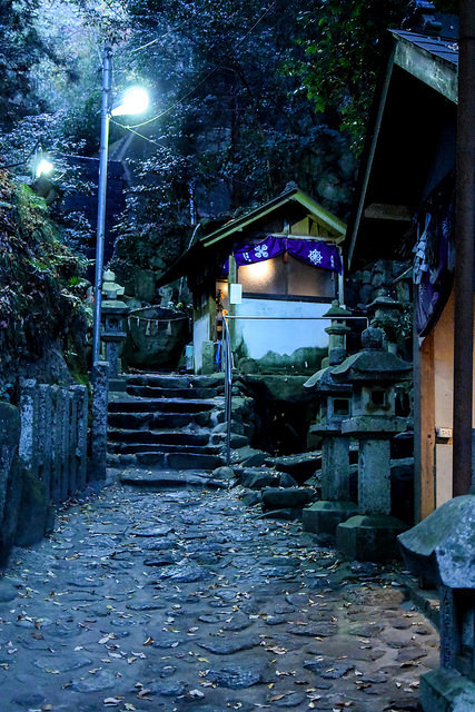 japan-overload: 寶山寺 岩谷の滝 by m-louis on Flickr. 