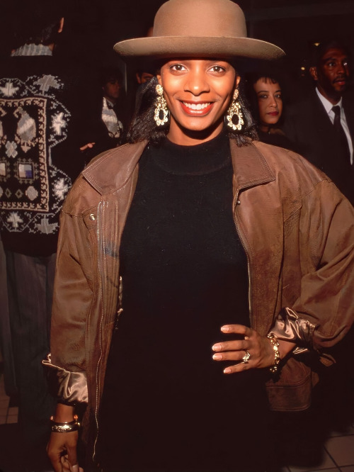 surra-de-bunda:  Vanessa Bell Calloway, AJ Johnson & Tisha Campbell at the premiere for “House Party” photographed by Ralph Dominguez (1990).  