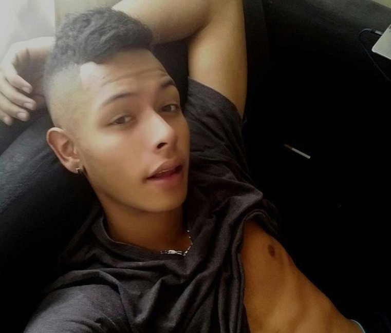 Sexy Twink boy Yaret Roze is live online now come see why our new webcam model has