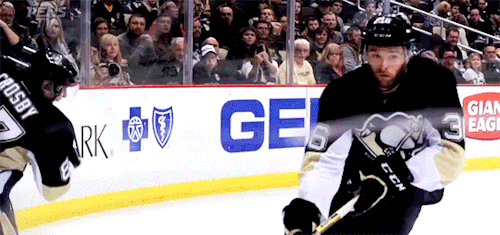 paulmartinamericanhero: sid says hi to an old teammate