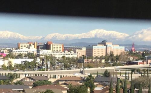 Just An Office With A View!! #theview #beautifulday #snowcappedmountains #fashionfunpj (at Orange, C