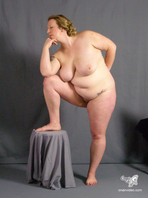 thenudecity:  ArtModelTips.comThese pages provide thousands of examples of life model poses presente