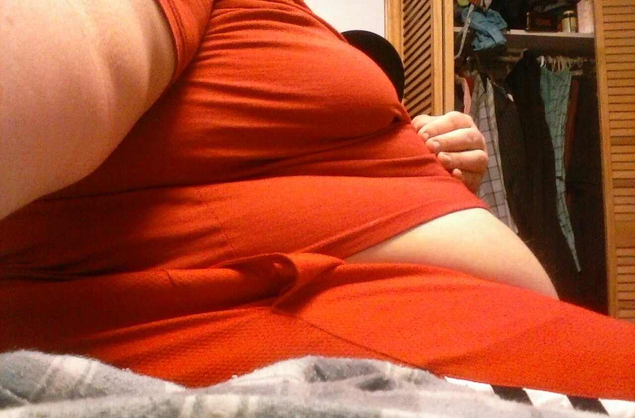 0nigum0:  Bed pics   Over 120 notes in two days, nice 