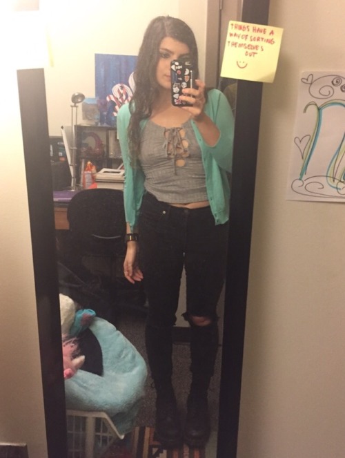 Hi throwback. I miss those jeans so much and miss wearing docs but don’t wanna jinx the summer by wishing for docs weather