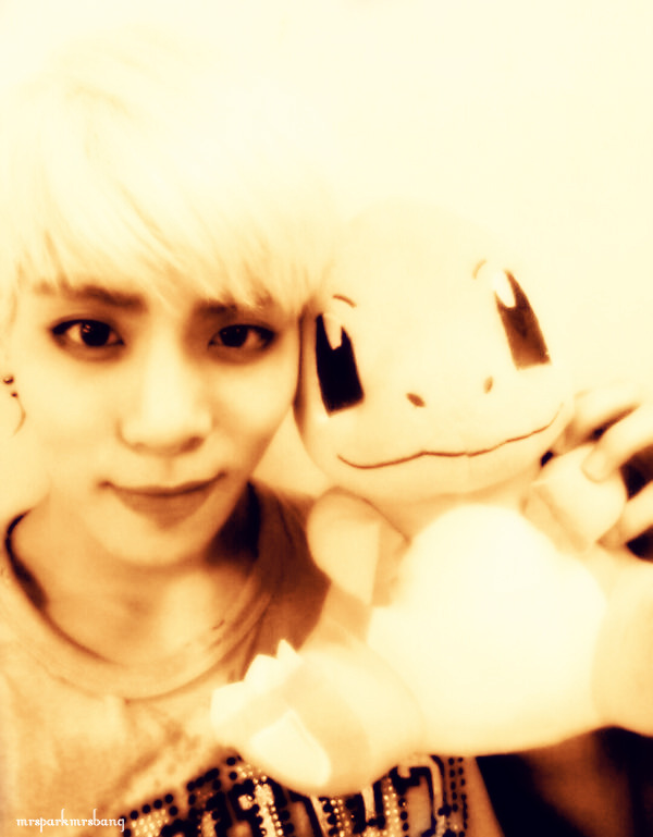 mrsparkmrsbang:   Jonghyun random selca edits    