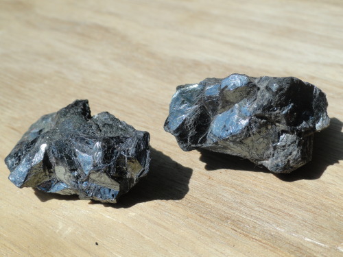 Sphalerite (Zn,Fe)S  -  02.CB.05a (Strunz)(from Cabildo, Chile)Sphalerite (also known as zinc blende