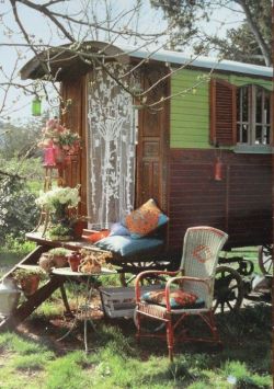 daisy-ddaze:  Hippie Shacks & Dread Locks