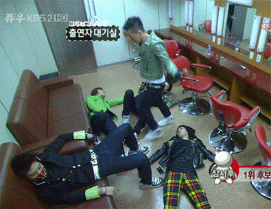jiminsgotjams:  BIGBANG- Doing the Harlem Shake before it even existed! 