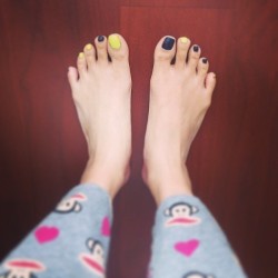 ifeetfetish:  #cutefeet #toes #pedicure #footmodel