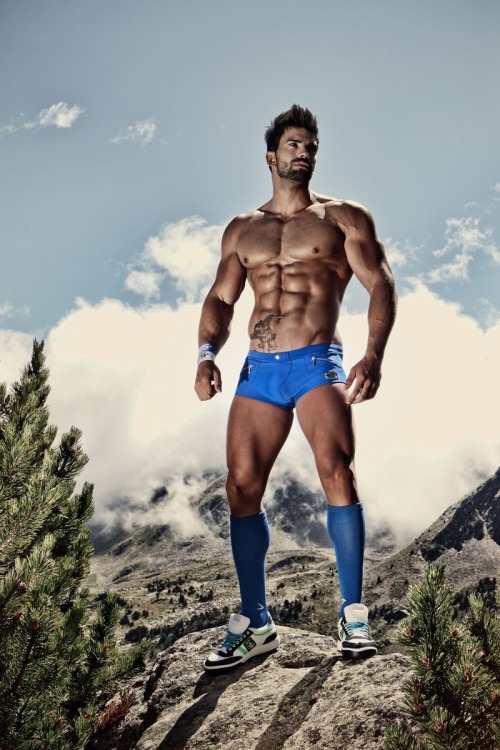 grabyourankles:  Sergi Constance