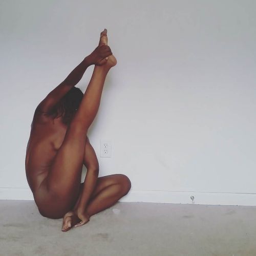 naked-yoga-nebulae:@kaebrowniee in a skyclad #compaspose #yoganude #yogagram #instayoga #igyoga #nud