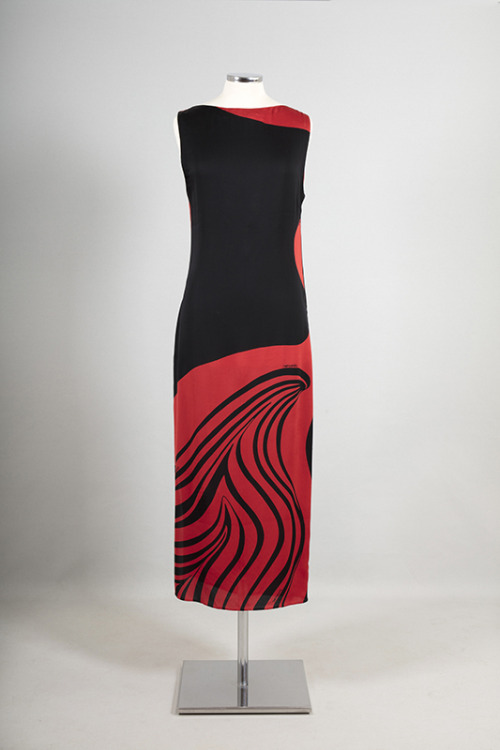 Remake, Yannis Tseklenis, 1974/1991.
Silk crepe.
© Peloponnesian Folklore Foundation, Nafplion.