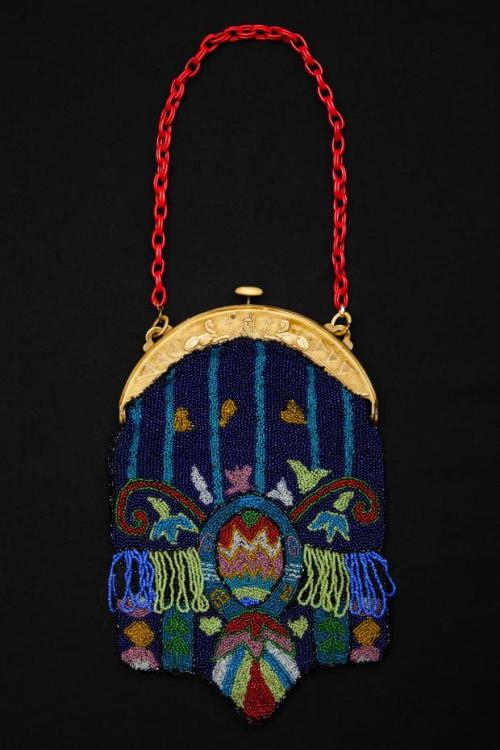 Reticule, 1920-29. Beaded purse, celluloid frame with Egyptian motif of pyramids and sphinx. France.