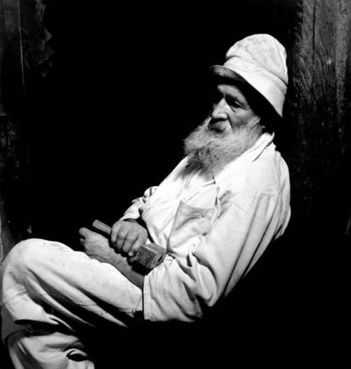 edoardojazzy:Paris. 1946. Romanian sculptor Constantin BRANCUSI in his studio.  @ Wayne Miller