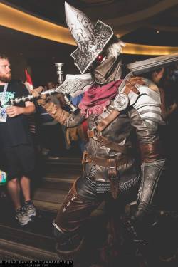 silvericedragon:   I’m working on a few minor cosplay repairs this weekend, which is boring to look at so here’s another picture from Dragon Con.  I promise new content sometime soon, but it’s my policy to repair old cosplays before starting new