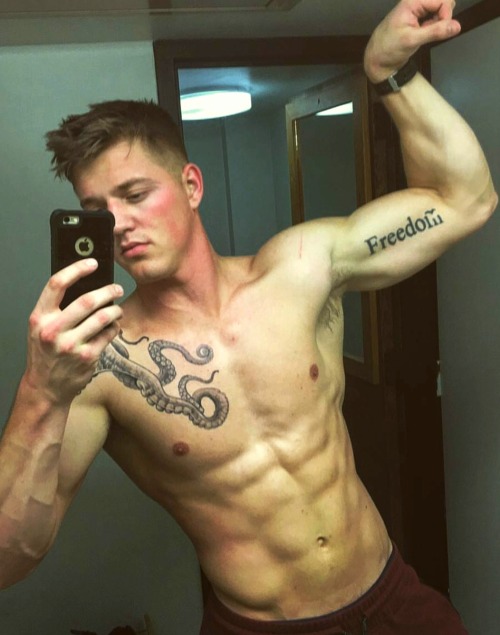 chettbro:USMC “This Marine Lives For Lifting” porn pictures