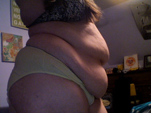 ussbbw:   Parallelpark is celebrating herself. Those watching are revering back. 