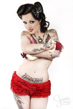 tits-tats-n-tutus:  DANI LUGOSI 