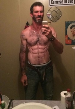 justlookingonce:Working ready Redneck selfie.