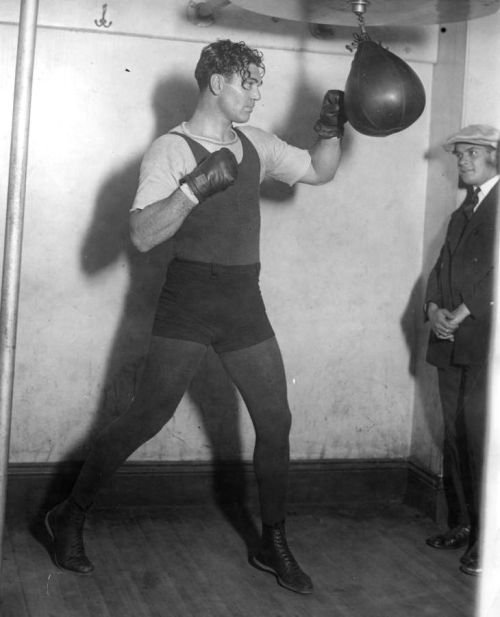 emigrejukebox:  Jack Dempsey and admirer, 1924