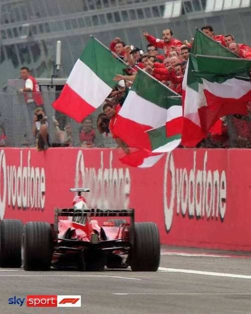 🔴 POLE POSITION E VITTORIA DI BARRICHELLO A MONZA
➖
⚡ Ferrari straripante e dominante nel GP d’Italia, con le Rosse che girano 1”2 a giro più veloci di tutti gli altri piloti in gara. La pole del brasiliano in 1’20”089 è la prima nella storia della...