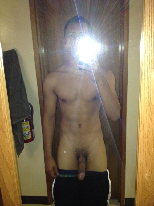 guyswithcellphones:  allyourgloryexposed:  20 year- California  Sooooo yummy! -GWCP