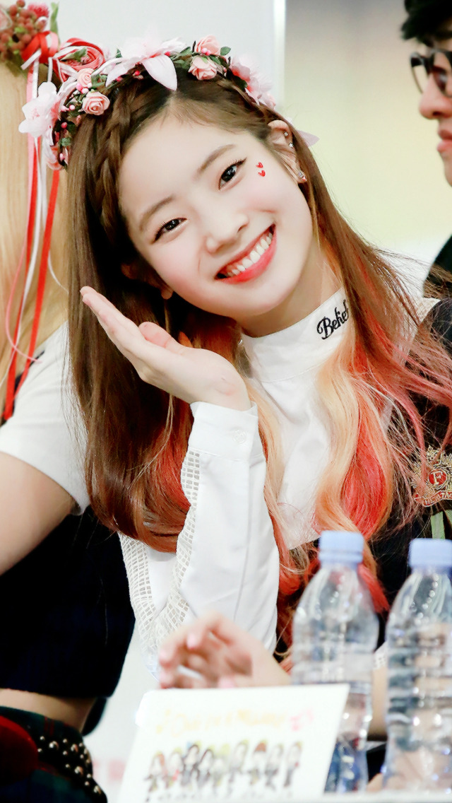seoulicons:  dahyun wallpapers/lockscreens© to @itsyulsic &amp; like or reblog