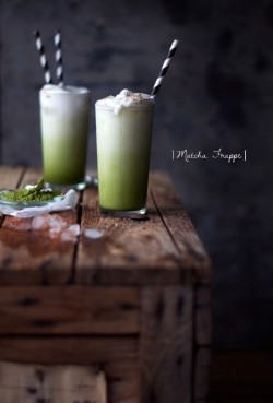 beautifulpicturesofhealthyfood:  Matcha Frappe…RECIPEINGREDIENTSGreen layer1/3 cup plant milk of choice½ tbsp green matcha powder½ vanilla bean, scrapedtiny pinch of high quality salt1 heaping tbsp raw honey (maple syrup / coconut sugar for vegans)pinch