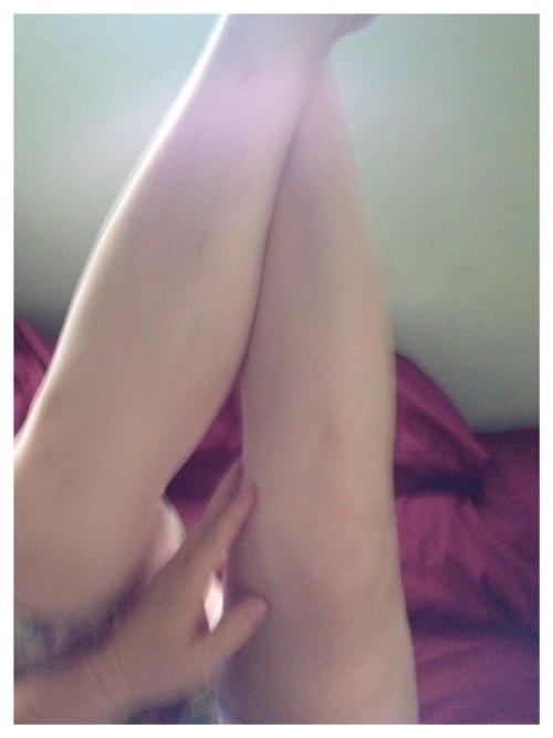 cl1339:  My afternoon alone.. Goofy leg fun✨ adult photos