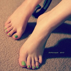 weloveyoufeet:  http://weloveyoufeet.tumblr.com