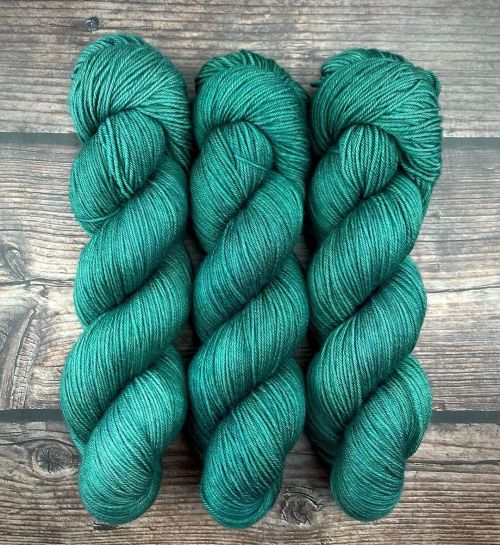 **SHOP UPDATE** Okay, so I love dyeing green tonals. The thing about green yarn, though, is it’s the