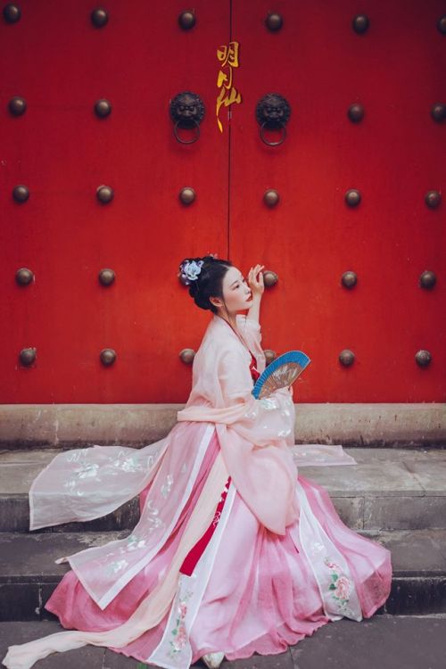 ziseviolet:Traditional Chinese Hanfu.