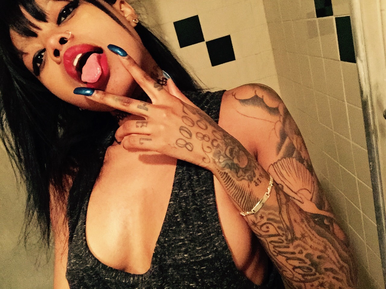 maliibumiitch:  👅👭 ….