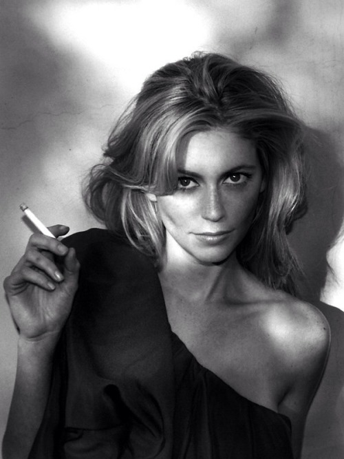 candysroom25:  Doira smoking. 