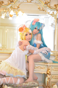 Vocaloid - Miku Hatsune & Rin Kagamine